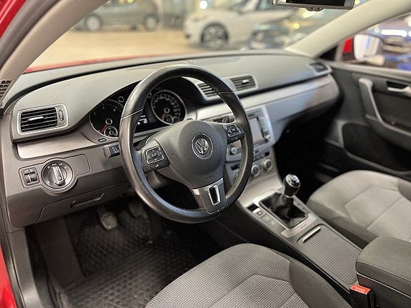 Volkswagen Passat 7 of 16