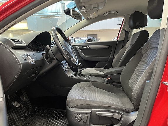 Volkswagen Passat 6 of 16