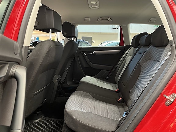 Volkswagen Passat 8 of 16