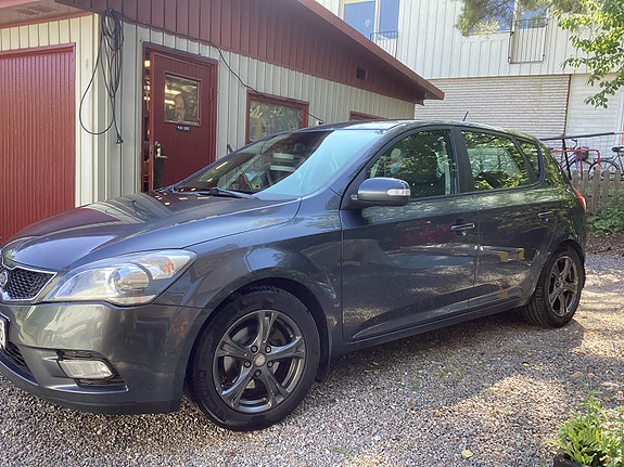 Kia Ceed 3 of 8