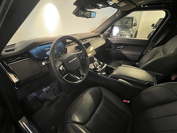 Land Rover Range Rover Sport 9 of 12