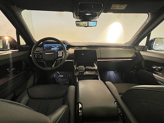 Land Rover Range Rover Sport 8 of 12