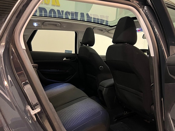 Peugeot 308 SW 17 of 25