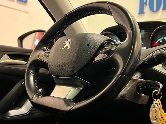 Peugeot 308 SW 25 of 25