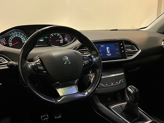 Peugeot 308 SW 14 of 25