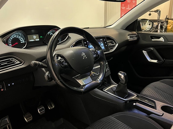 Peugeot 308 SW 11 of 25