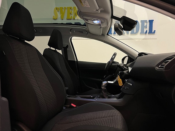 Peugeot 308 SW 19 of 25