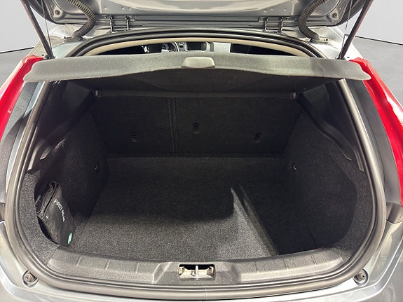 Volvo V40 11 of 17