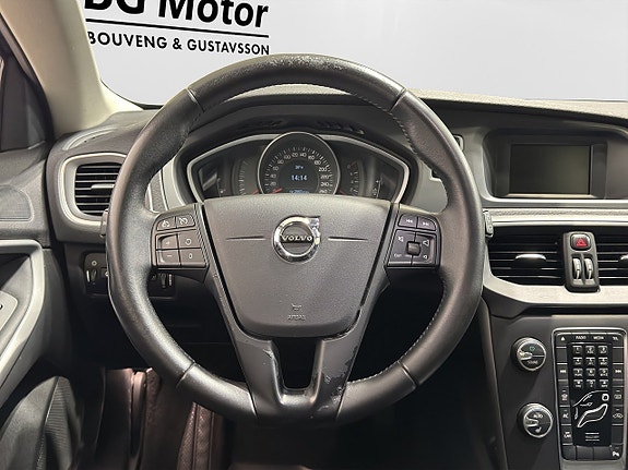 Volvo V40 13 of 17