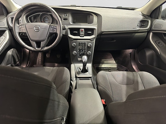Volvo V40 12 of 17