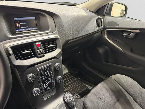 Volvo V40 15 of 17