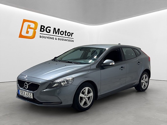 Volvo V40 8 of 17