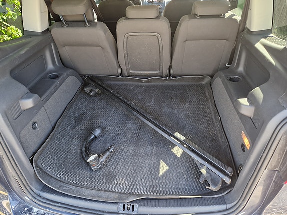 Volkswagen Touran 4 of 5