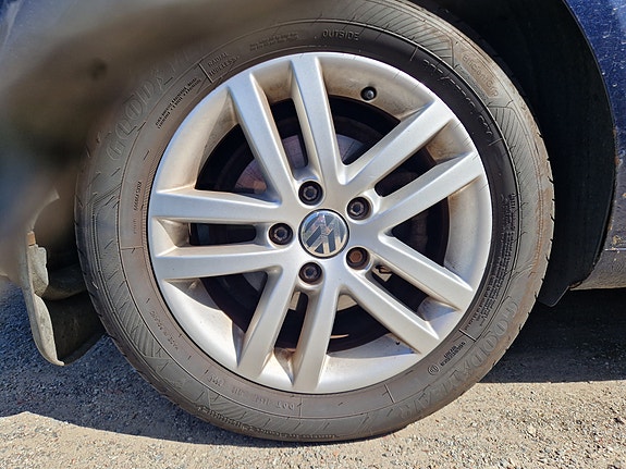 Volkswagen Touran 5 of 5