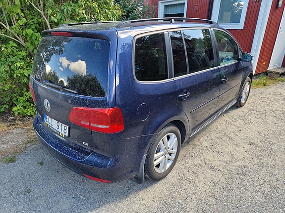 Volkswagen Touran 2 of 5