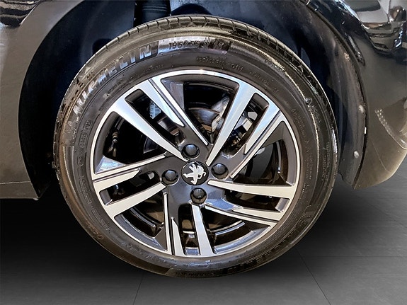 Peugeot 208 14 of 15