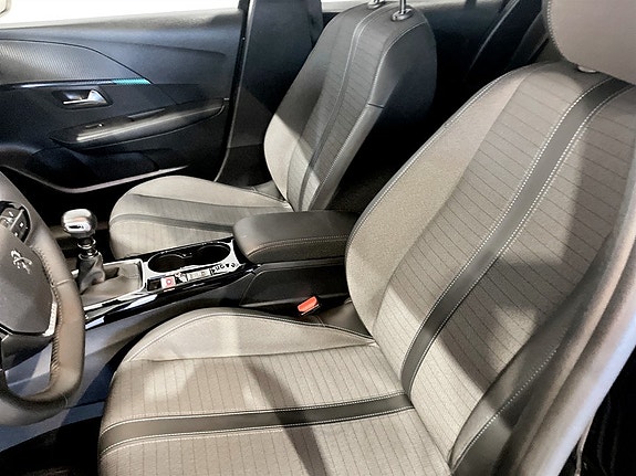 Peugeot 208 4 of 15