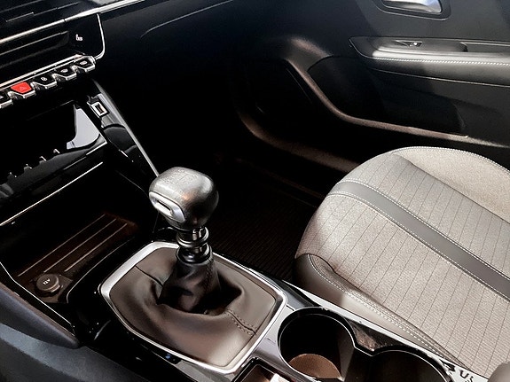 Peugeot 208 10 of 15