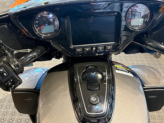 Indian ROADMASTER POWERPLUS  DARK HORSE 9 of 15