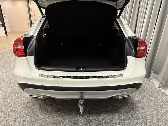 Mercedes-Benz GLA220 6 of 14