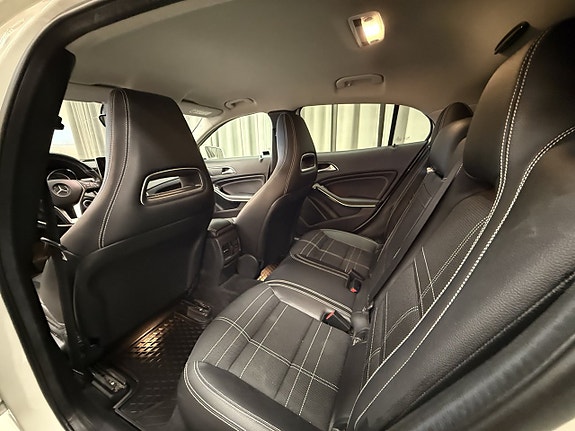 Mercedes-Benz GLA220 8 of 14
