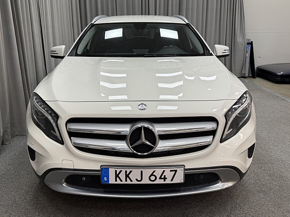 Mercedes-Benz GLA220 4 of 14