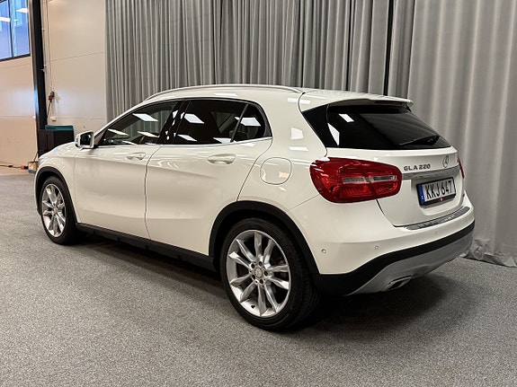 Mercedes-Benz GLA220 3 of 14