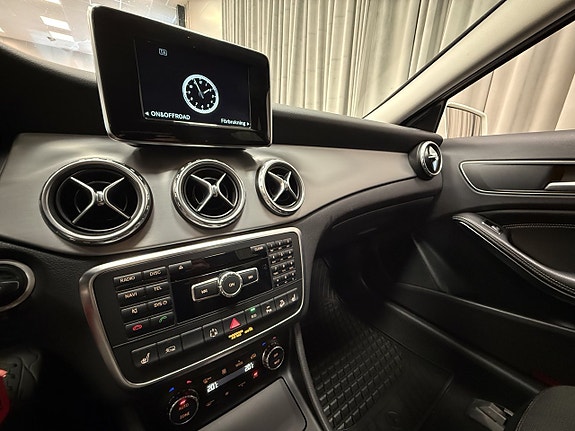 Mercedes-Benz GLA220 10 of 14