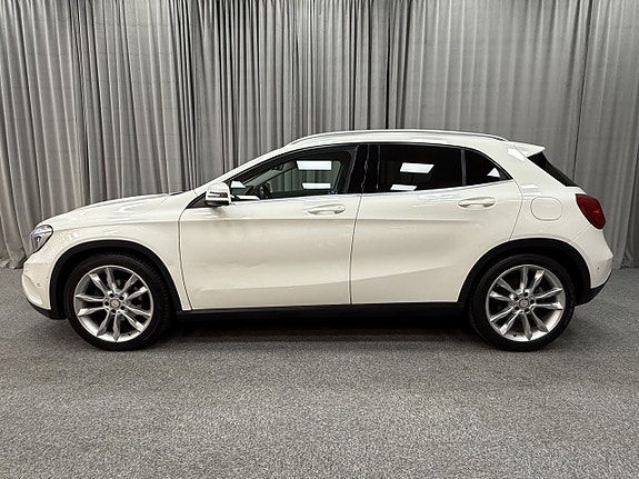 Mercedes-Benz GLA220 2 of 14