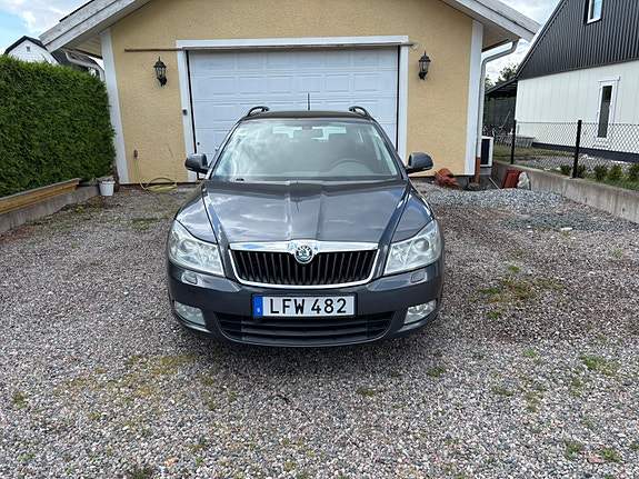 Skoda Octavia 2 of 9