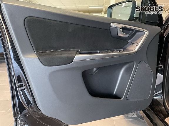 Volvo XC60 15 of 19
