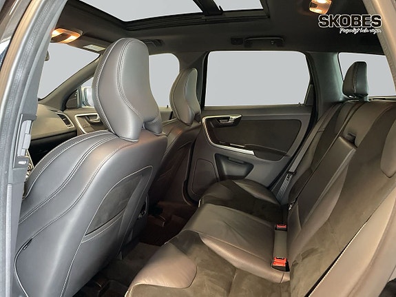 Volvo XC60 9 of 19