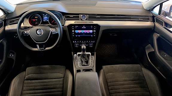 Volkswagen Passat 10 of 16