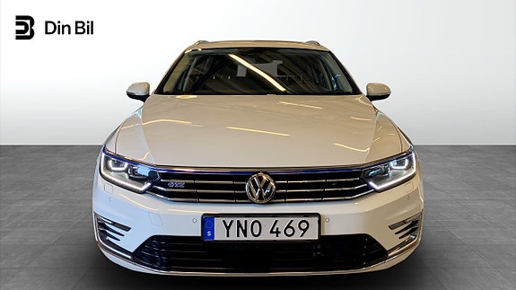 Volkswagen Passat 4 of 16