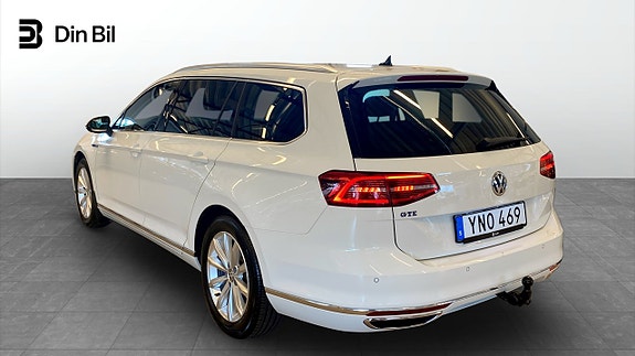 Volkswagen Passat 3 of 16