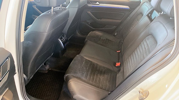 Volkswagen Passat 11 of 16