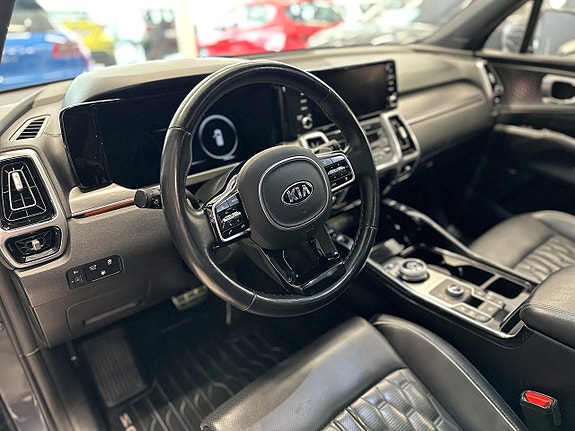 Kia Sorento 15 of 29