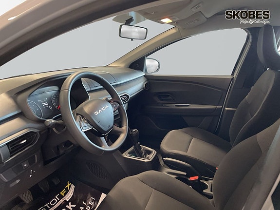 Dacia Sandero 8 of 19