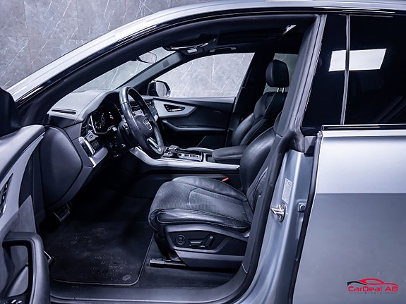 Audi Q8 10 of 30