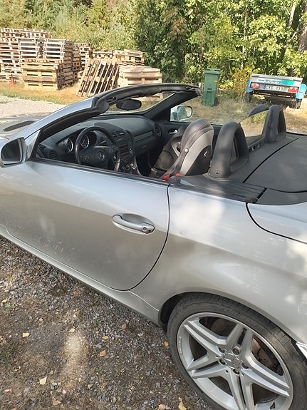 Mercedes-Benz SLK200 4 of 5