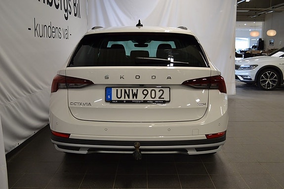 Skoda Octavia Scout 4 of 24