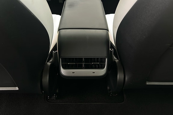 Tesla Model 3 23 of 26