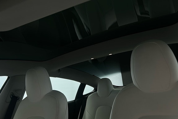 Tesla Model 3 18 of 26