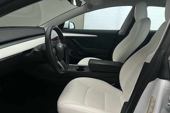 Tesla Model 3 9 of 26