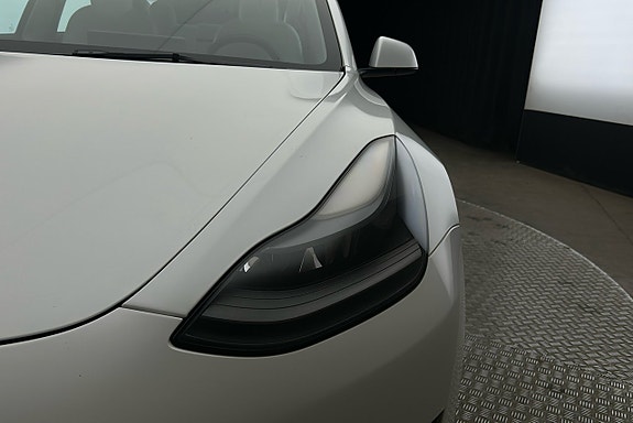 Tesla Model 3 10 of 26