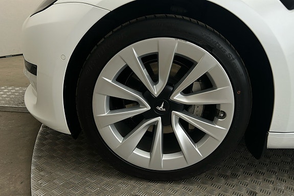 Tesla Model 3 11 of 26