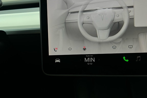 Tesla Model 3 22 of 26