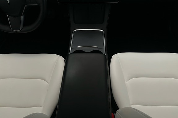 Tesla Model 3 8 of 26