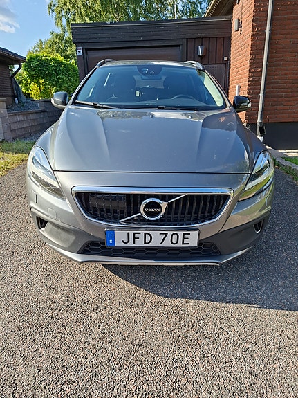 Volvo V40 Cross Country 2 of 7
