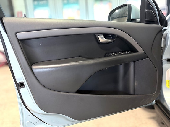 Volvo V70 12 of 14